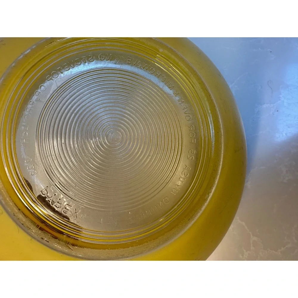 Pyrex vintage mixing